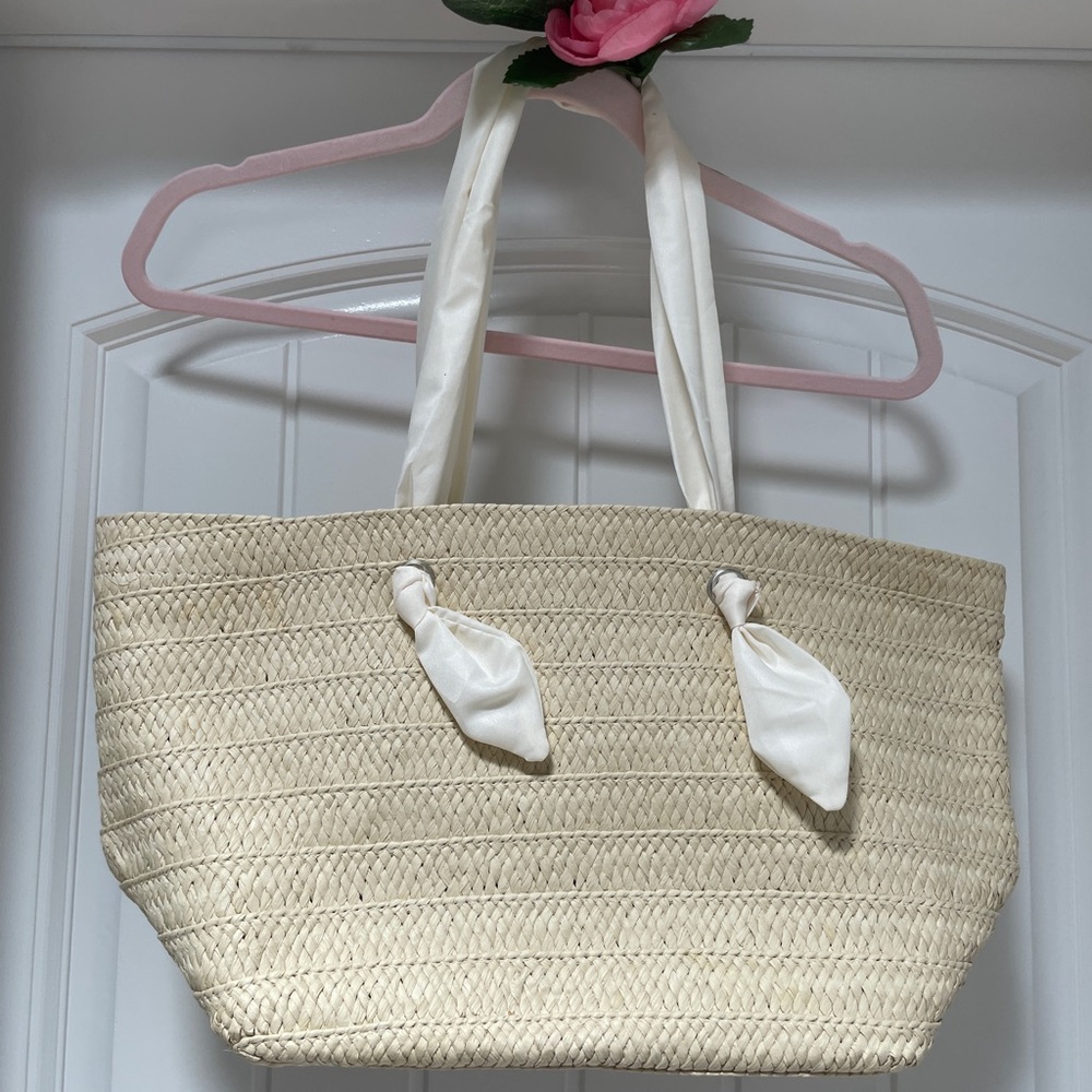 Straw Tote bag with fabric handle. Brand new, perfect condition.  17” x 10”